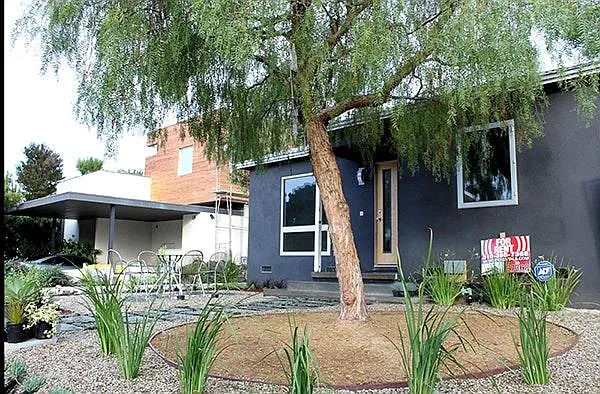 2 bed, 950 sqft, $4,300 — Photo 2