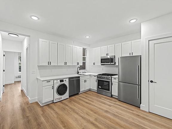 3rd image of 929 Willow Ave APT 5