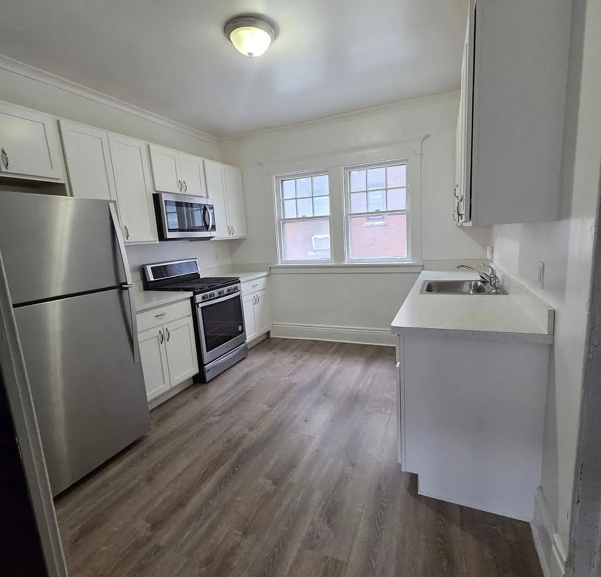 373 Elmwood - 3 — Photo 3