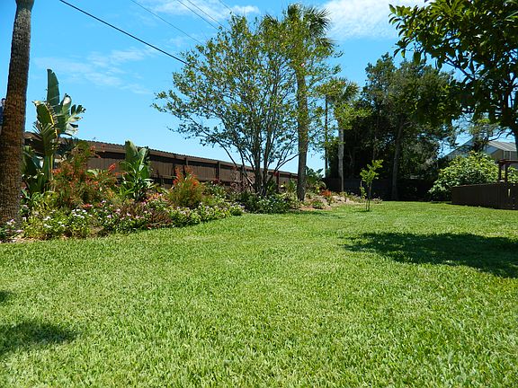 Large Fenced Yard