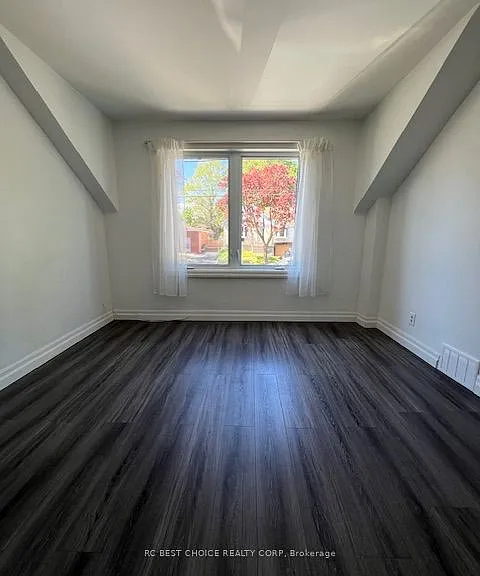 173 Poyntz Ave — Photo 21