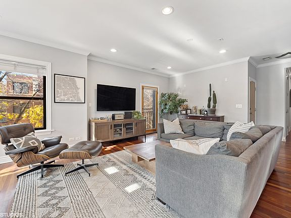 3rd image of 3535 N Lakewood Ave #2