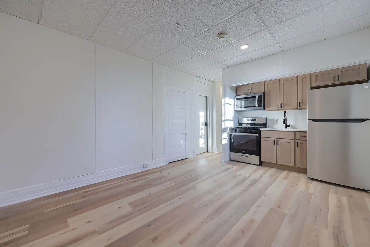 Building Photo - 534 W James St #7