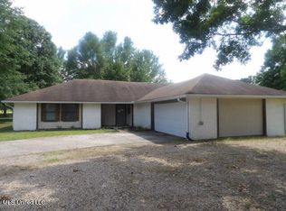 98 Yellowdog Rd, Senatobia, MS 38668