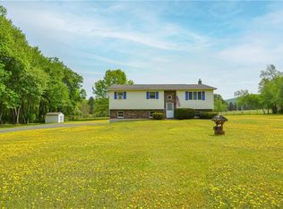 1524 County Park Rd, Gilbert, PA 18331