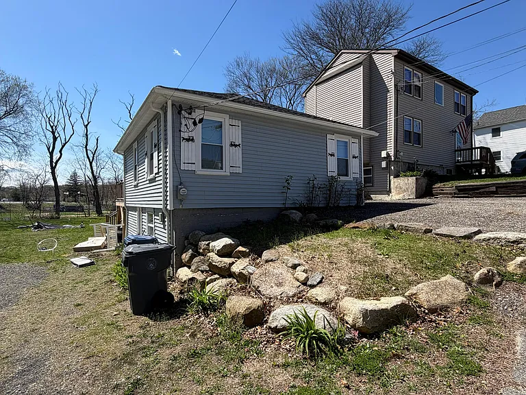 85 Pleasant St — Photo 11