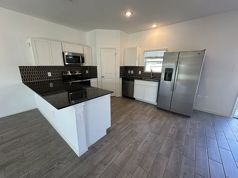 16737 N Marie Village Dr — Photo 4
