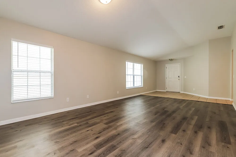 4 bed, 2.0 bath, 1930 sqft, $2,190 — Photo 4