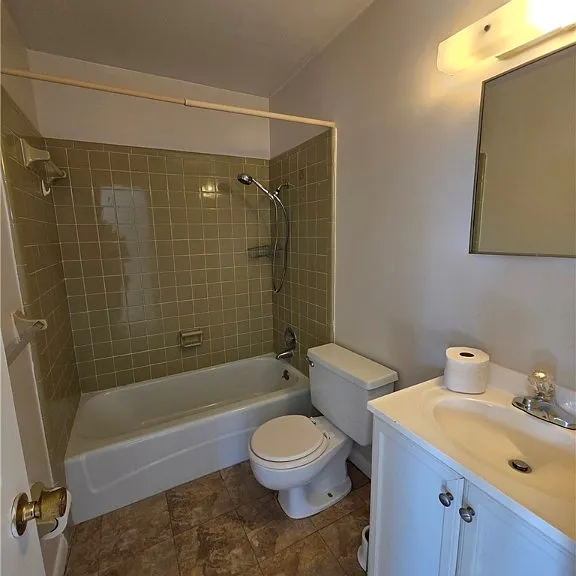46 Hamlin Ct — Photo 5