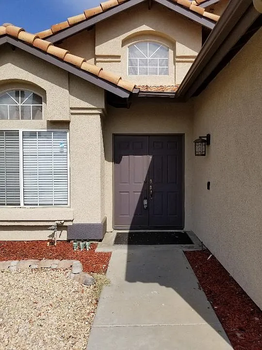 4 bed, 1853 sqft, $3,000 — Photo 3