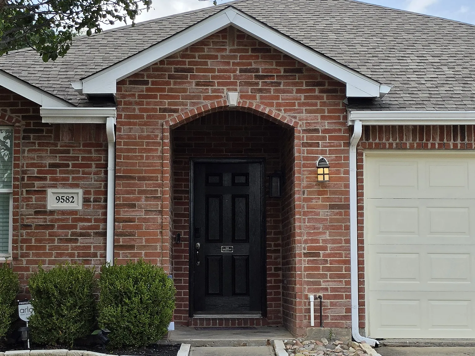 9582 Rosedale Dr — Photo 2