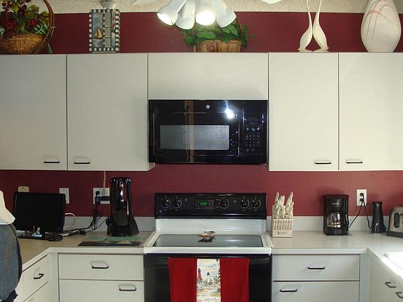 Eat-in Kitchen