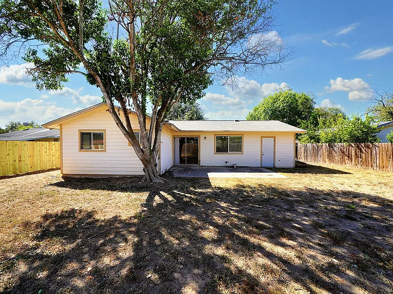 225 Linda Ct — Photo 31