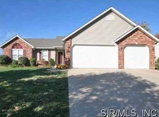 2601 Sandstone Dr, Maryville, IL 62062