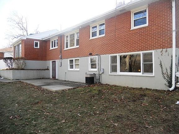 2nd image of 1112 Hillcrest Dr