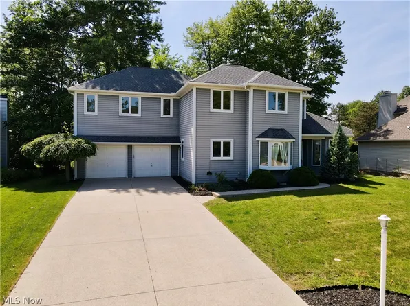 10150 Stamford Ct, Strongsville, OH 44136