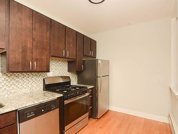 3rd image of 4419.5 N Wolcott Ave #M07r