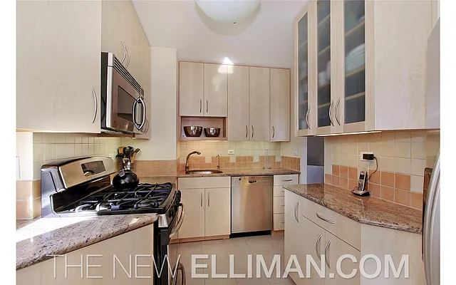 Sold by Douglas Elliman | media 25