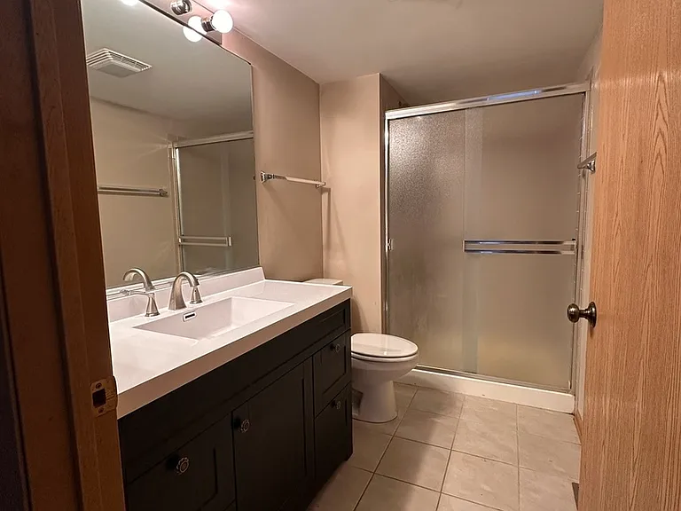 Rutland Cir — Photo 10