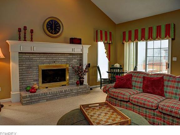 5th image of 480 Fox Hill Dr