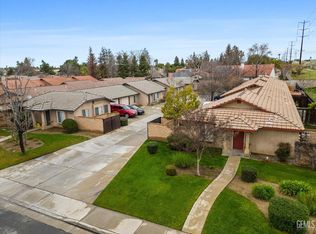 8110 Whitewater Dr, Bakersfield, CA 93312