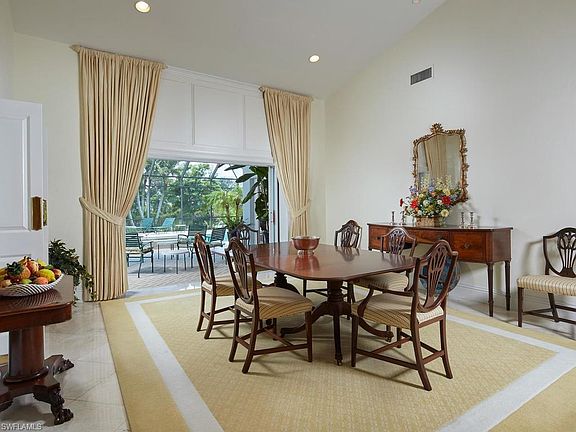 4th image of 3882 Woodlake Dr