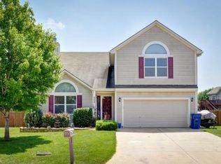 500 SE Williamsburg Dr, Blue Springs, MO 64014