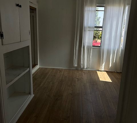 3rd image of 418 S Broadway #2