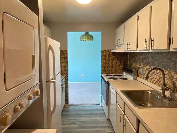 4th image of 27310 Valley Run Dr #310