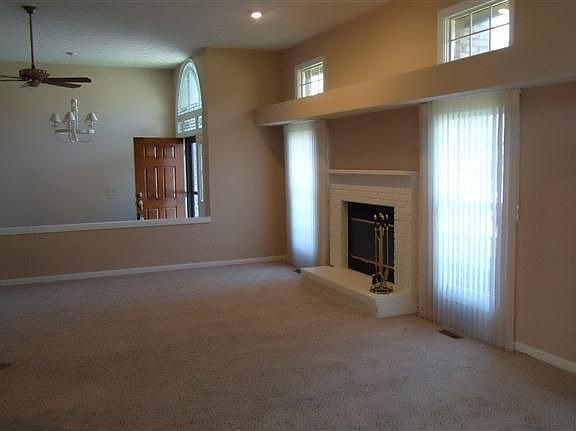 3rd image of 7390 Hartcrest Ln