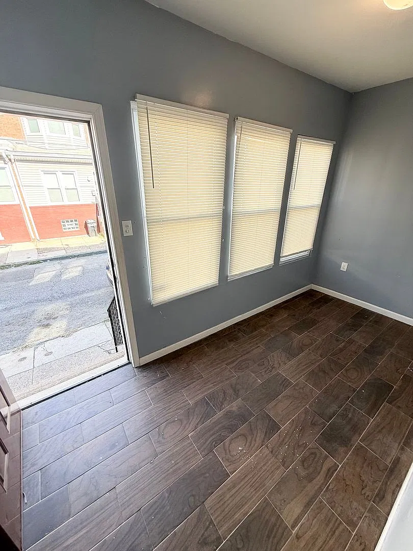Stunning 3-Bedroom Townhome in Elmwood Park! Available NOW! — Photo 2