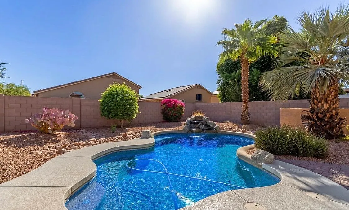 3 bed, $5,000 — Photo 2