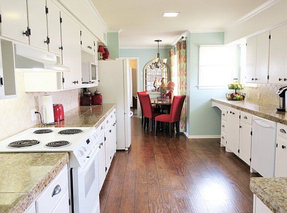3rd image of 1500 E 18th St