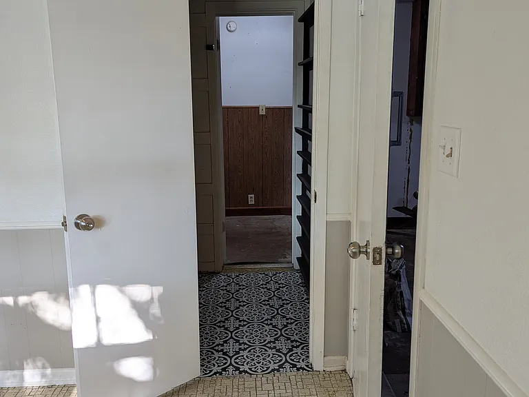 2311 Lange St — Photo 9