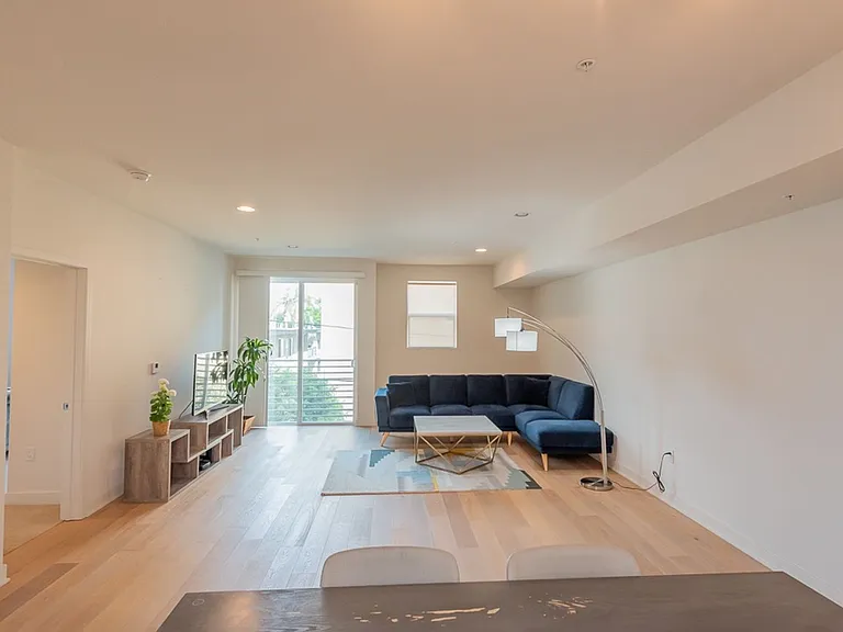 436 S Virgil Ave #308 — Photo 8