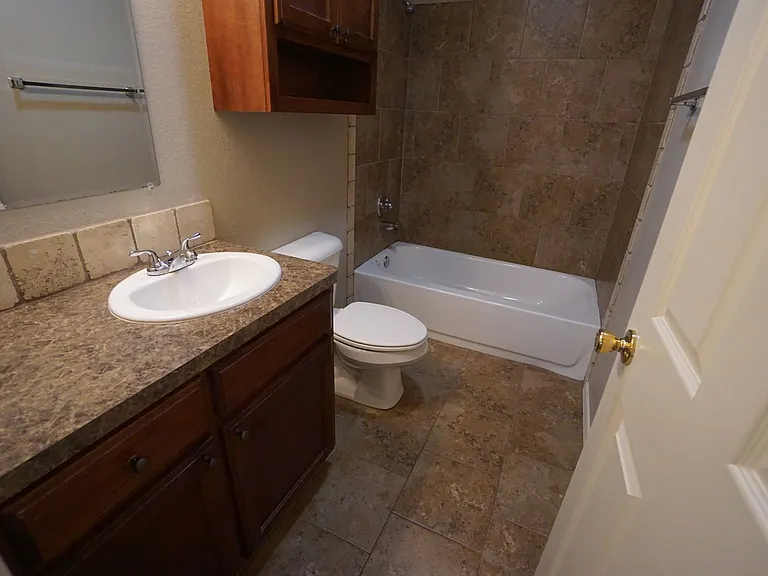 206 S 26th St A-H — Photo 2