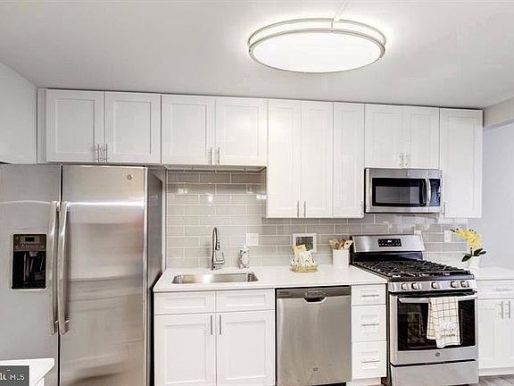 4th image of 4515 Willard Ave APT 615S