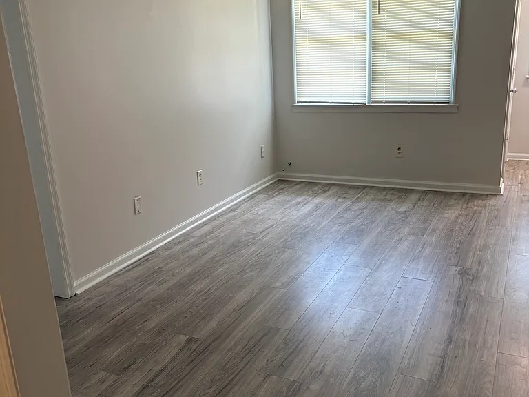 2139 & 2139-1/2 Mississippi Ave #1 — Photo 9