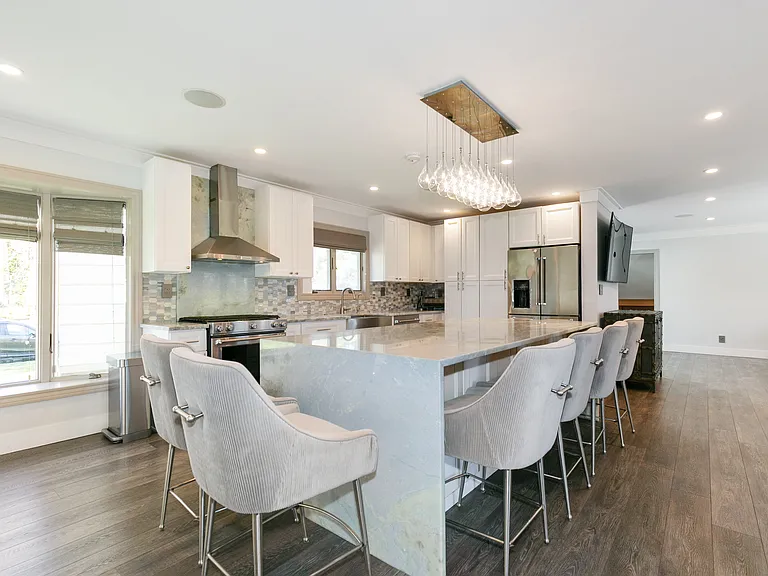 22 Olive St — Photo 12
