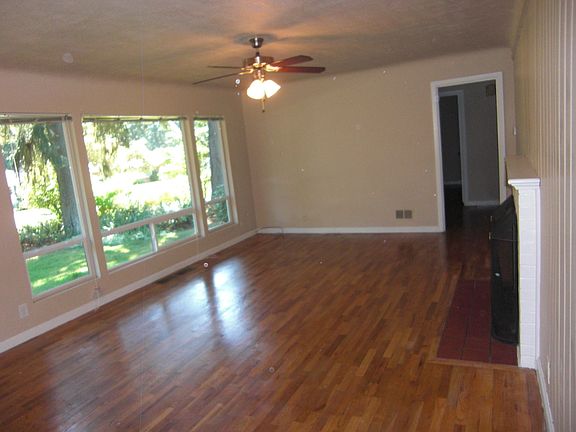 2nd image of 9024 Beacon Ave