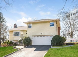 9 Cloverwood Rd, White Plains, NY 10605