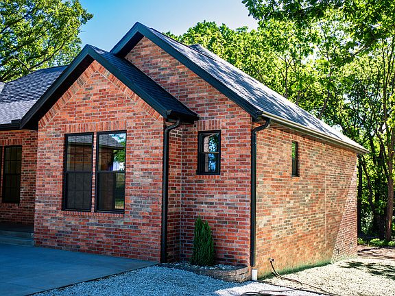 3rd image of 630 Rochester Road