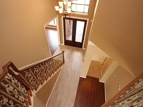 3rd image of 62 Kelliwood Courts Cir