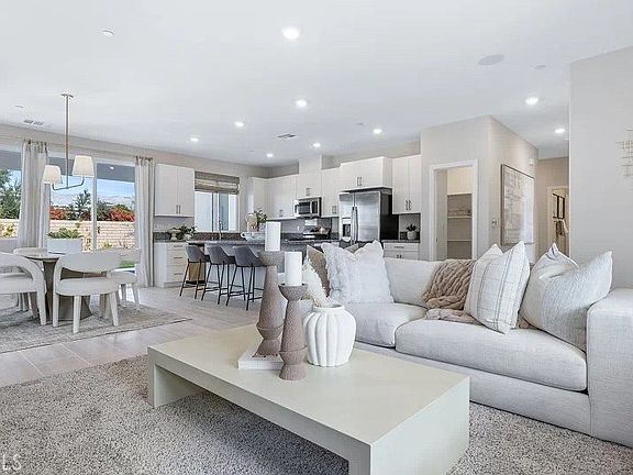 2nd image of 65259 Avenida De Paz