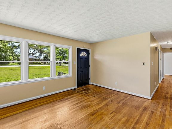4th image of 400 McAbee Rd