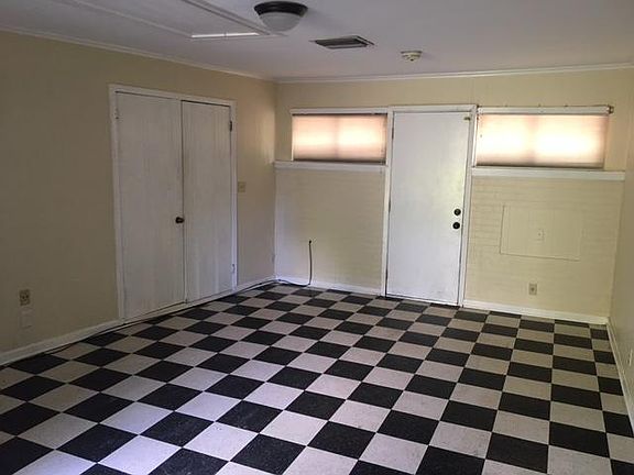 4th image of 1140 Richmond Cir