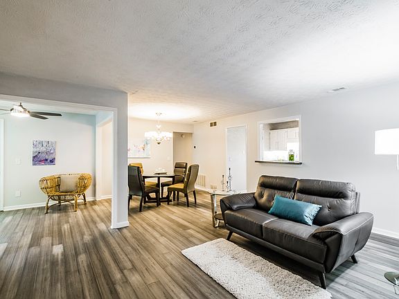 4th image of 4029 Woodridge Way