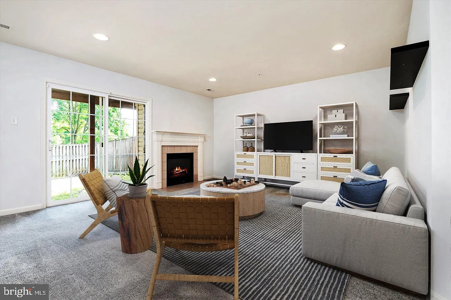 3 bed, 2.5 bath, 2136 sqft, $3,000 — Photo 4