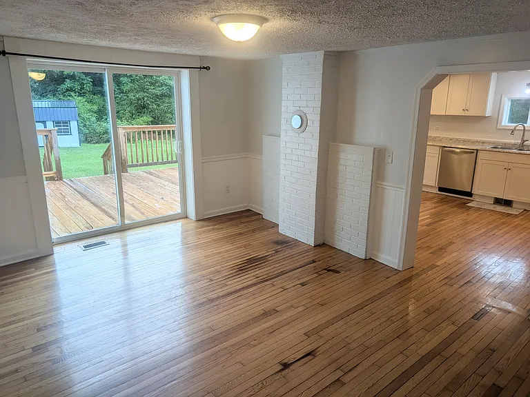 447 Toytown Rd — Photo 4