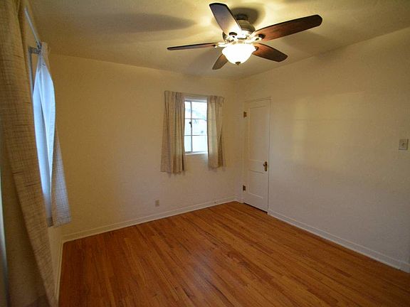 4th image of 207 1/2 Harvard Dr SE